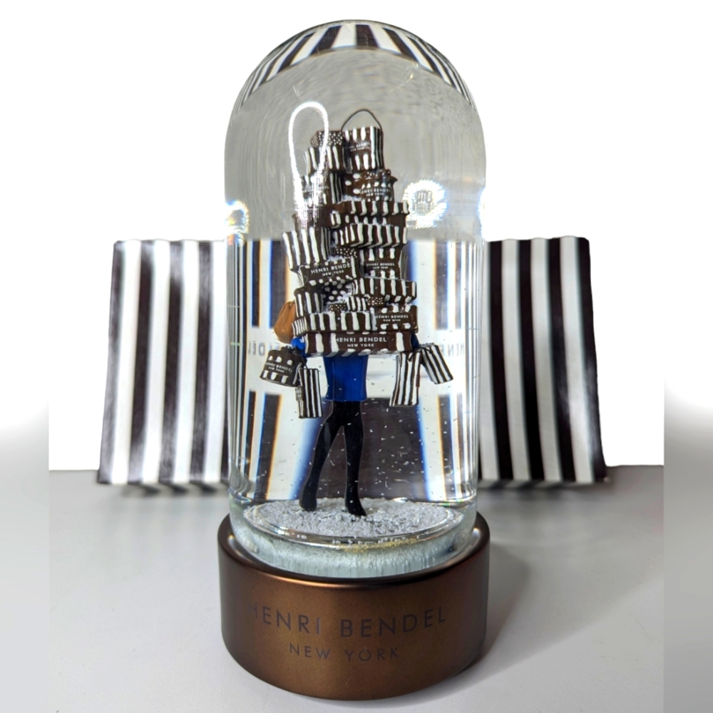 Vintage Henri Bendel musical snow globe collectible